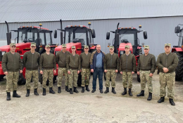 Военнослужащие оказали помощь в уборке урожая в ОАО 